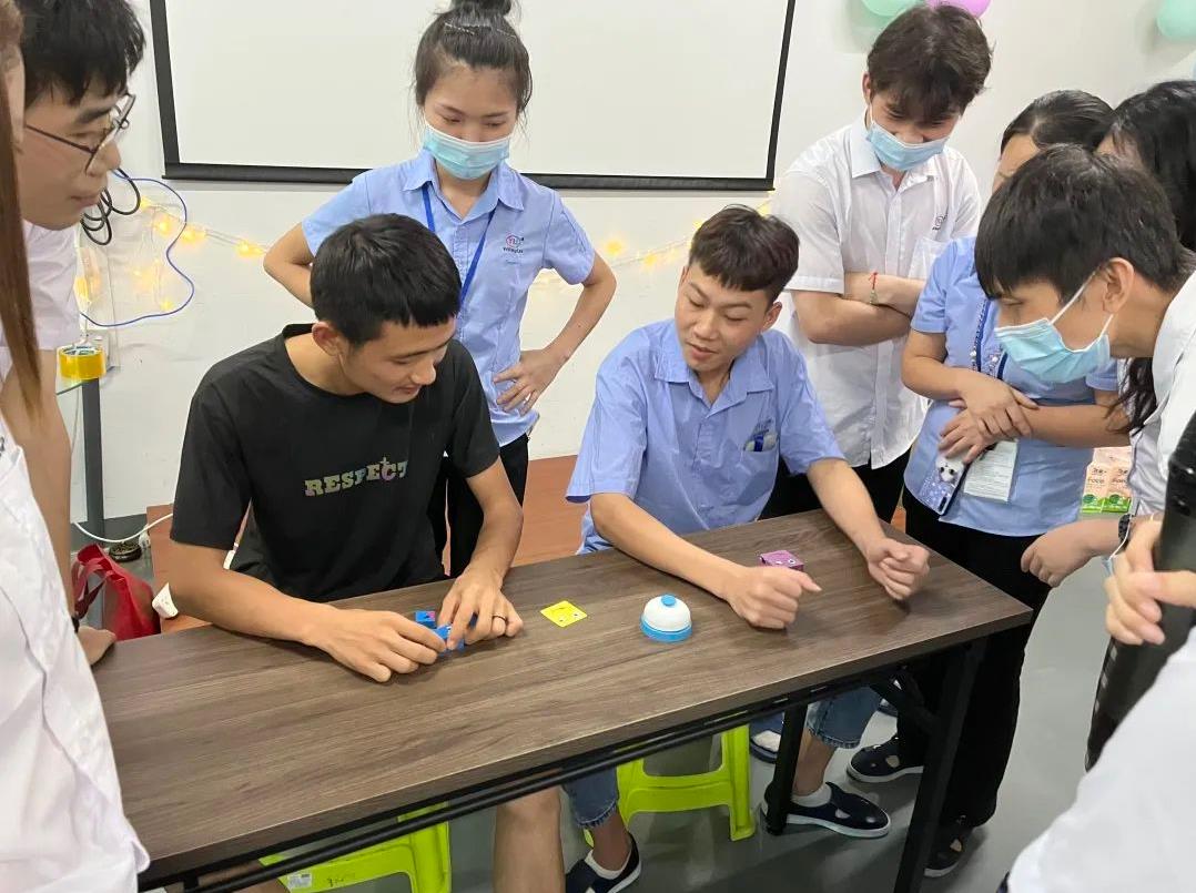 拼表情游戏